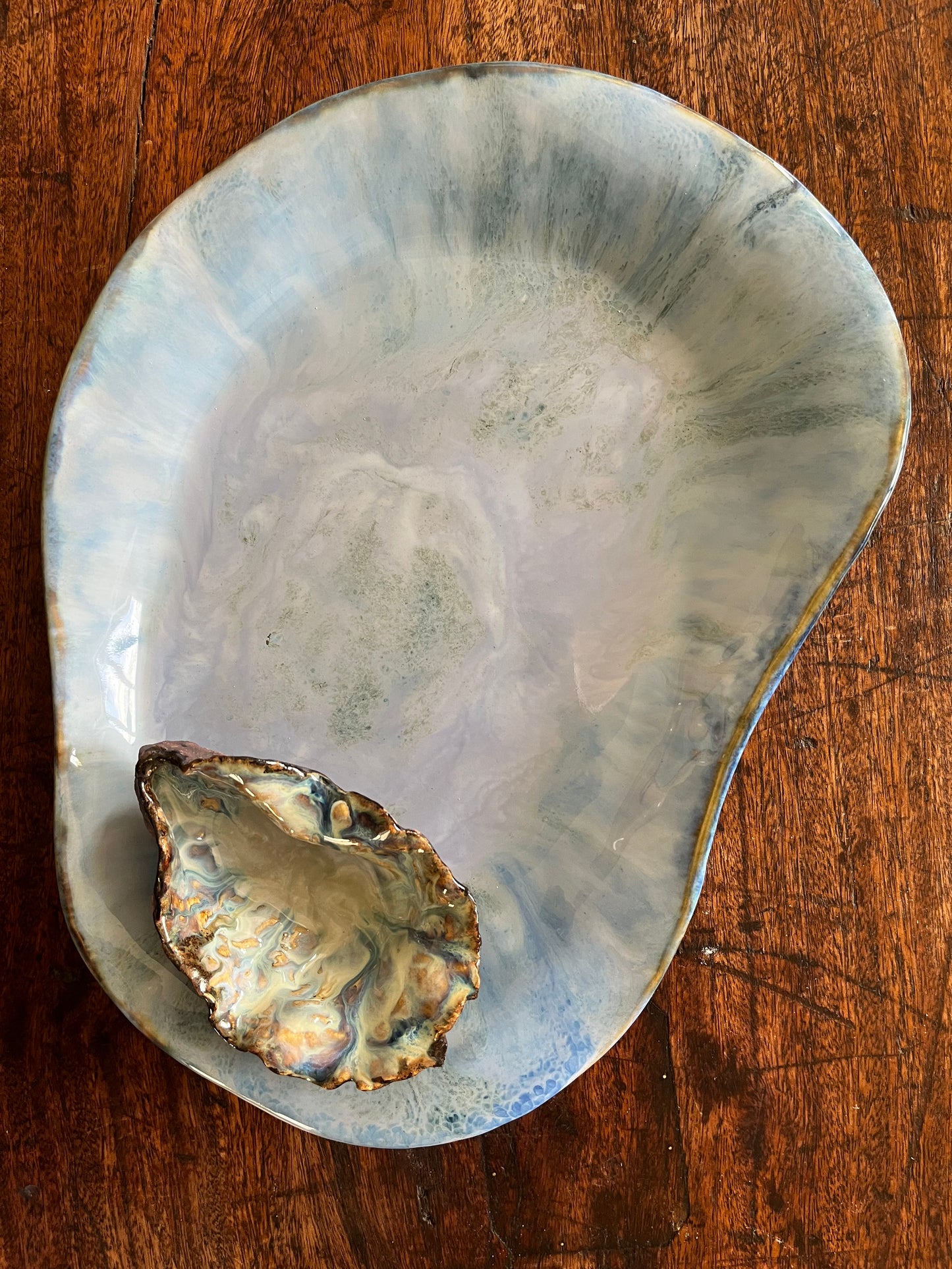 Oyster platter marbled with ceramic oyster