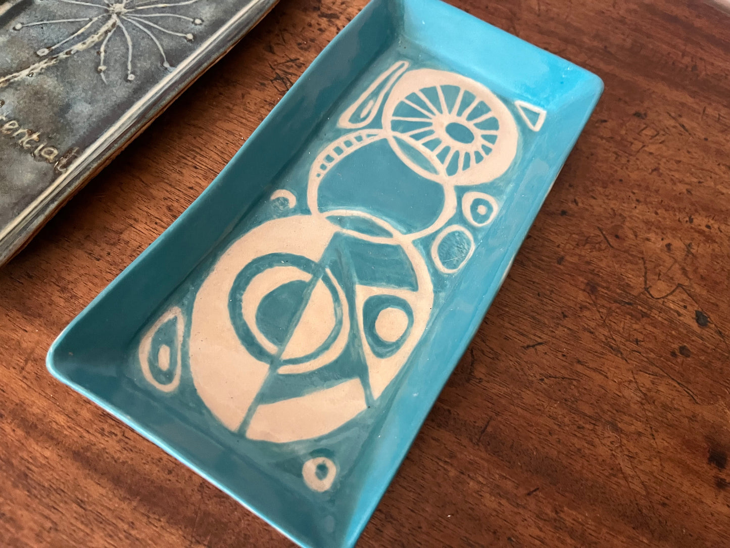 Sgraffito plate - Abstracts