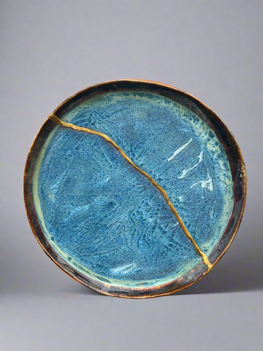 Striking Connect - medium sized Kintsugi plate