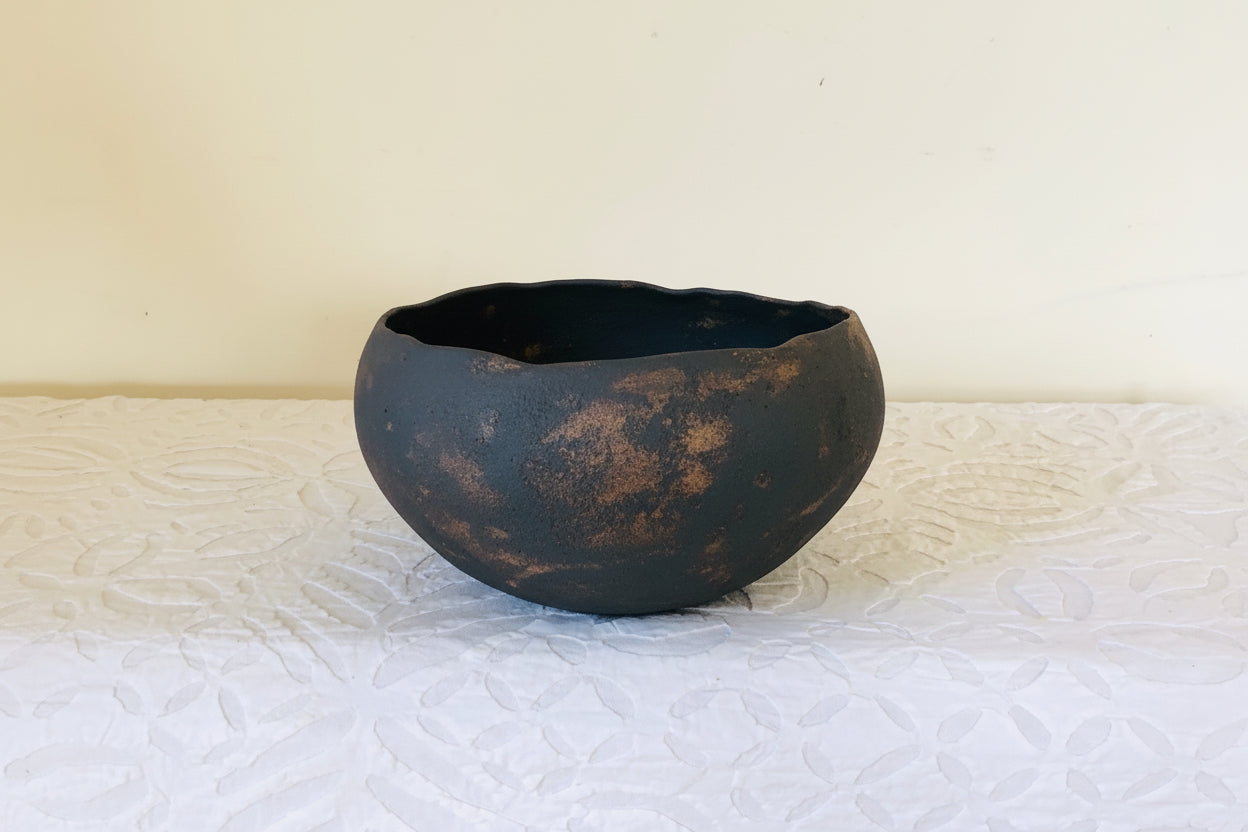 African collection: Raw black clay centrepiece bowl