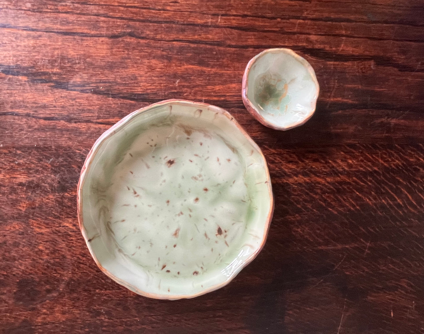 Calming greens rimmed small plate