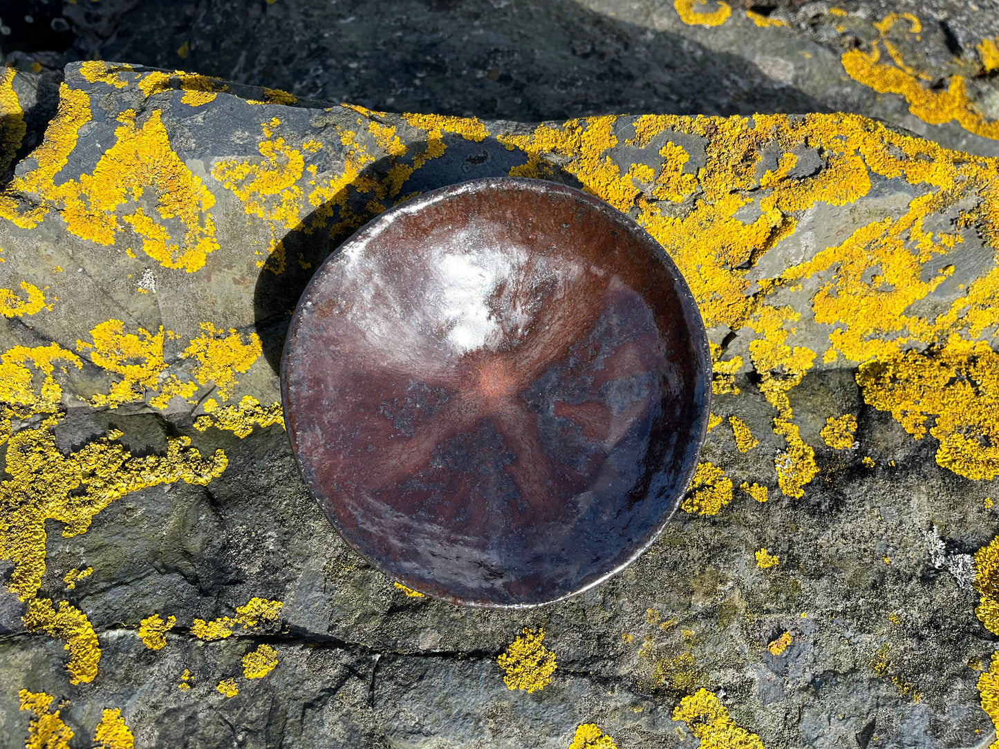 Set of 2 bowls in black clay with ancient copper glaze