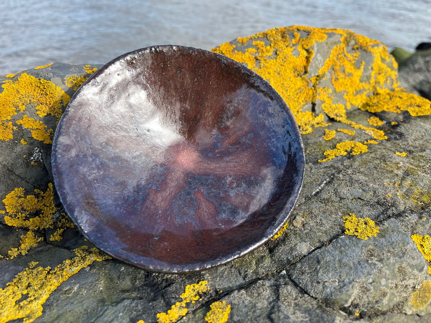 Set of 2 bowls in black clay with ancient copper glaze